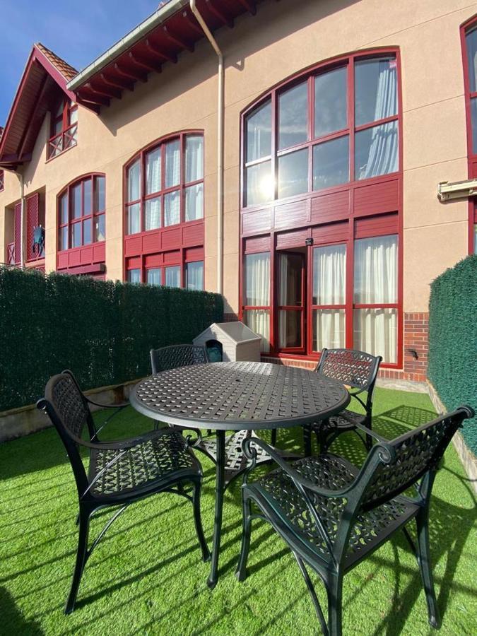 Apartamento En Complejo Residencial Rovacias Comillas Εξωτερικό φωτογραφία